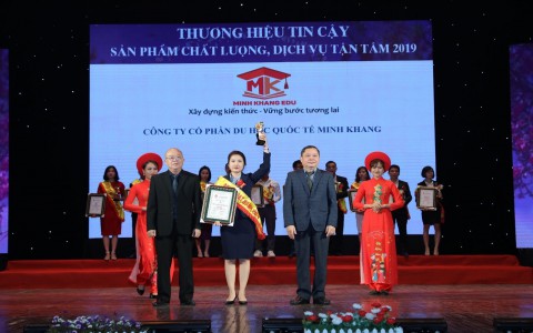Du học Minh Khang nhận giải thưởng cao quý " Top 50 thương hiệu tin cậy, sản phẩm chất lượng, dịch vụ tận tâm 2019"